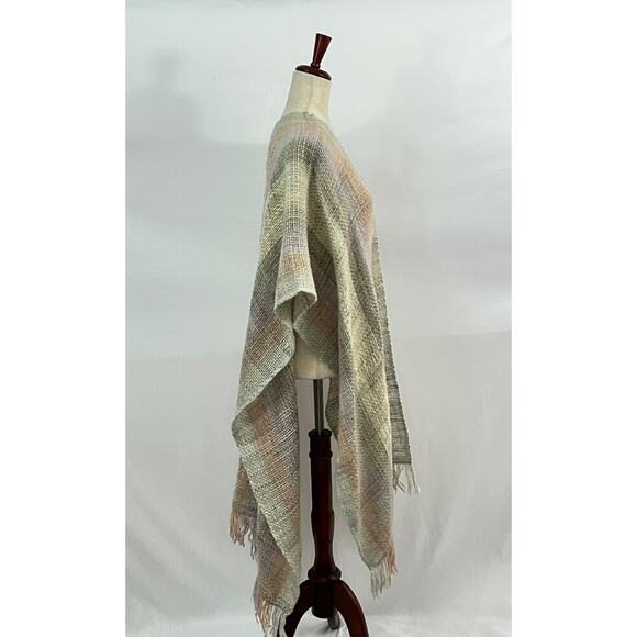 MANOS DEL URUGUAY OS S M L Virgin Wool Pastel Wrap Poncho Shawl Fringe Open NWT - Picture 6 of 8